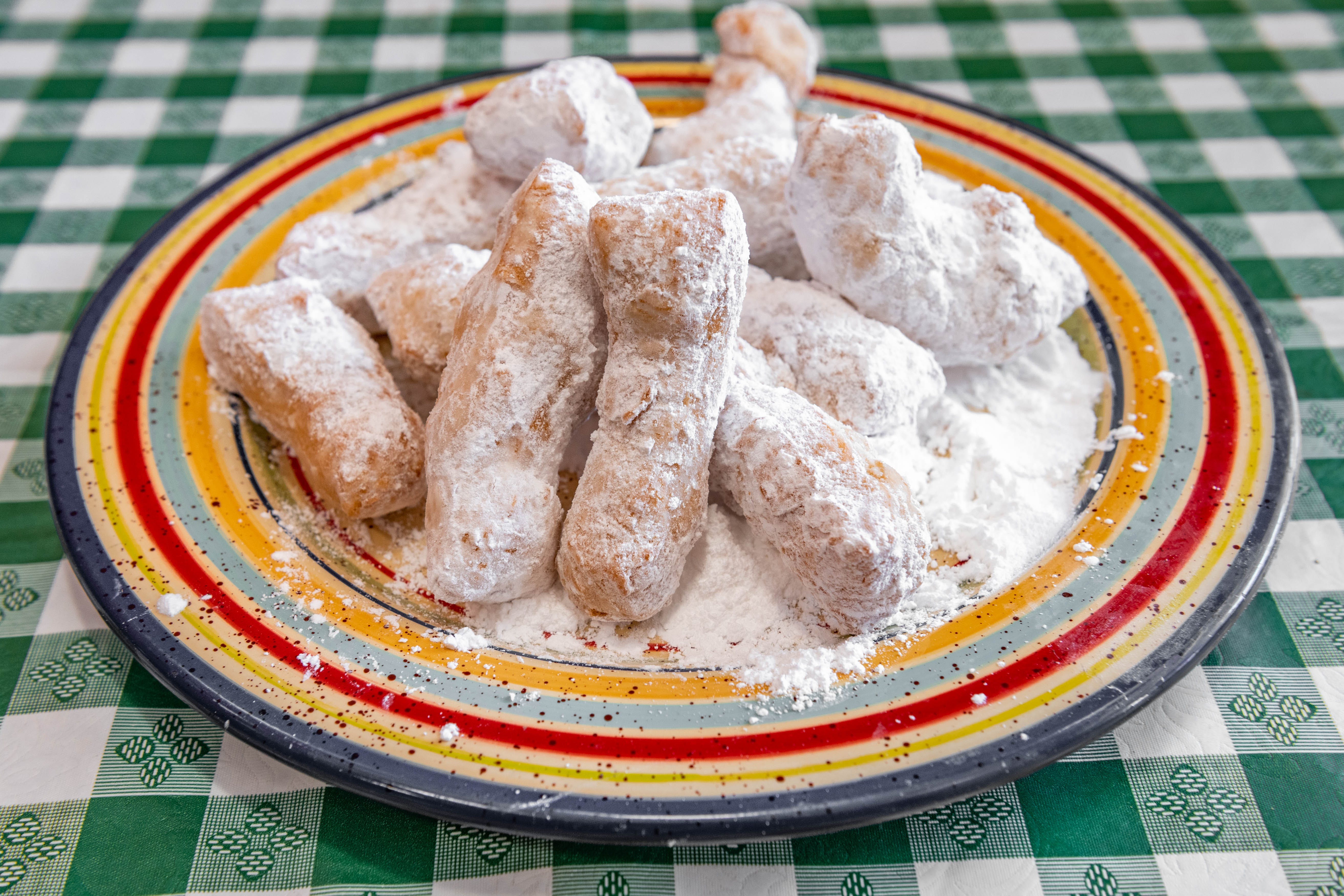 Order Zeppoles - 10 Pieces food online from 5 Brothers Pizza & Pasta store, Brewster on bringmethat.com