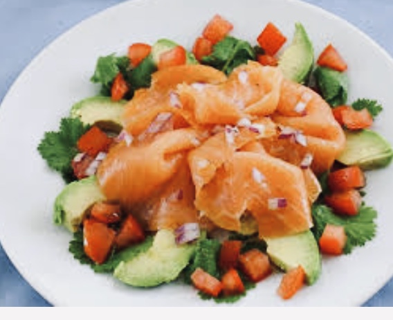 Order Salade au Saumon Fume food online from Cafe Paris store, Cranford on bringmethat.com