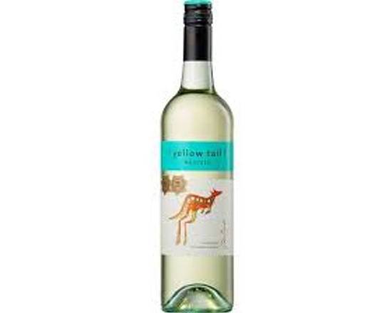 Order Yellow Tail Moscato, 750mL white wine (7.5% ABV) food online from Pit Stop Liquor Mart store, El Monte on bringmethat.com