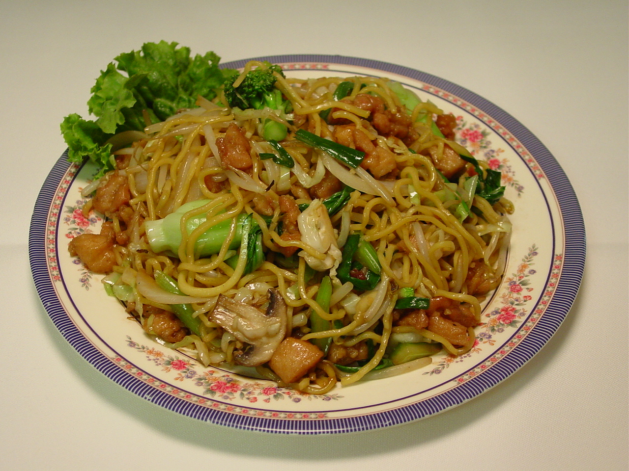 Order Chicken Chow Mein food online from House Of Joy store, Glendale on bringmethat.com