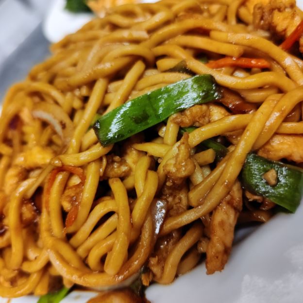 Order Chicken Lo Mein food online from Ming Asian Cuisine store, Johnson City on bringmethat.com