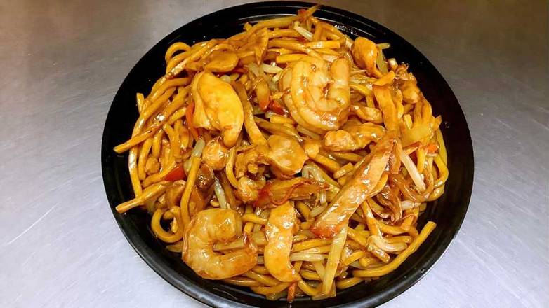 Order House Special Lo Mein 本楼捞面 food online from China Dragon store, Anoka on bringmethat.com
