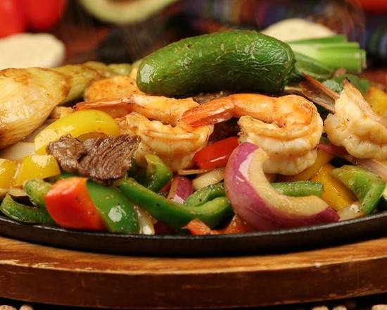 Order Mixed Fajitas food online from La Choza Mexican & Seafood Restaurant store, City of Industry on bringmethat.com