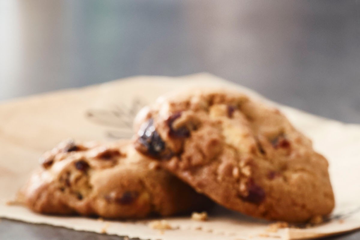 Order White Chocolate Cranberry Cookies food online from Bonefish Grill store, Raleigh on bringmethat.com