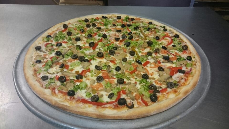Order Veggie Supreme Pizza food online from Madison's Pizza store, Albany on bringmethat.com