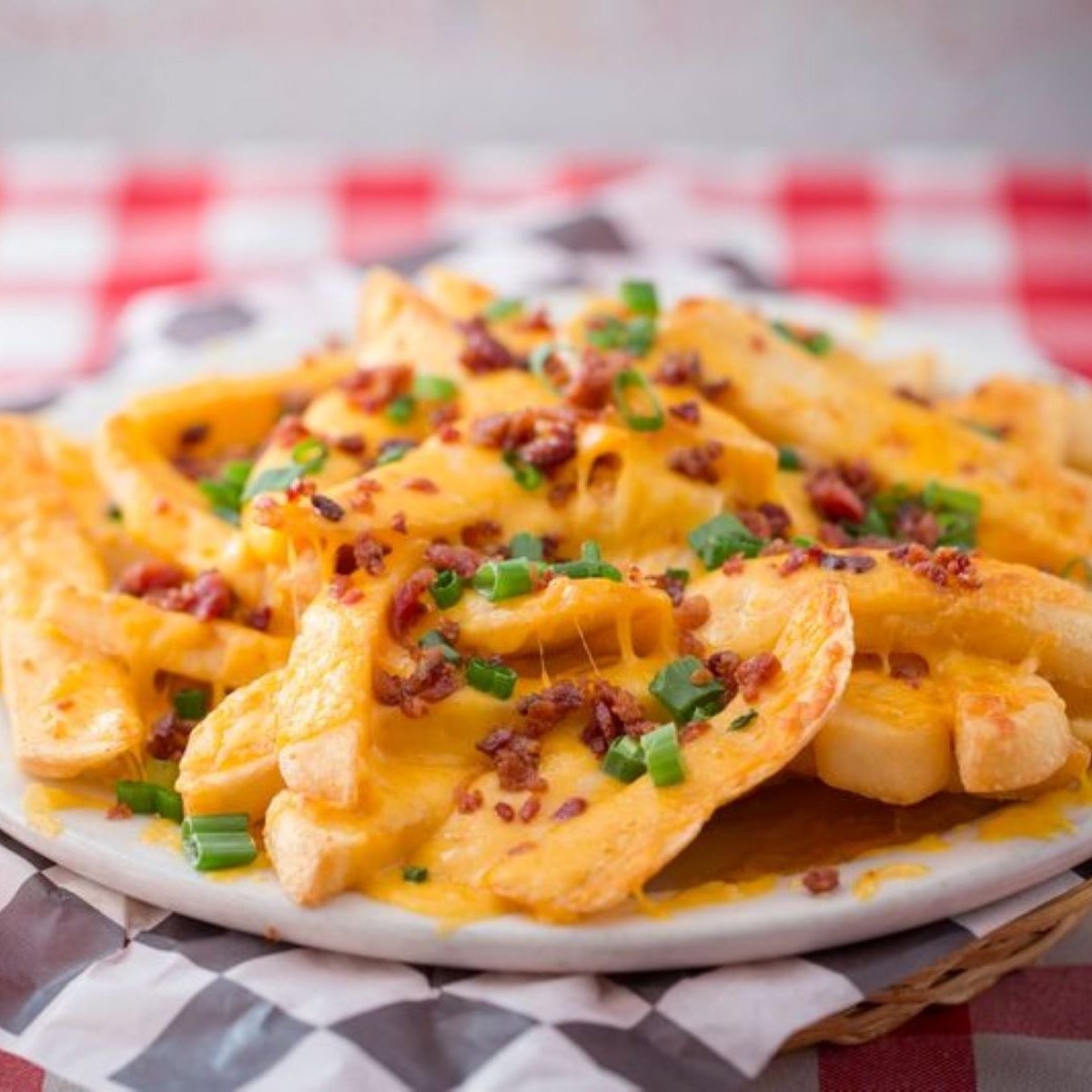 Order Cheese Fries with Bacon & Scallions food online from Huey's Collierville store, Collierville on bringmethat.com