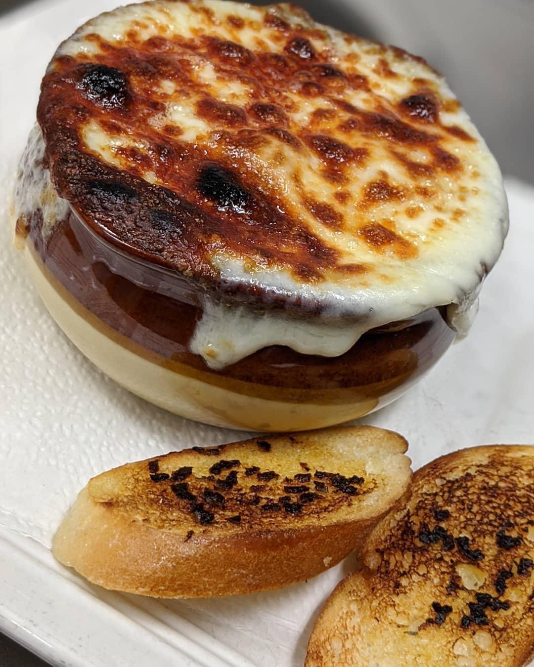 Order French Onion Soup food online from Flanigan Boathouse store, Conshohocken on bringmethat.com