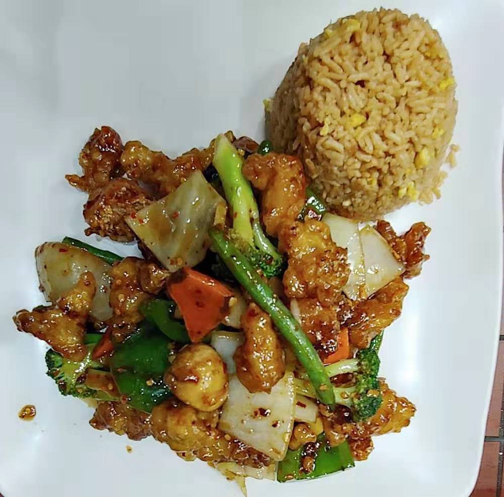 Order 46.  Hot and Spicy Chicken food online from Dragon Chinese Cuisine  store, Houston on bringmethat.com