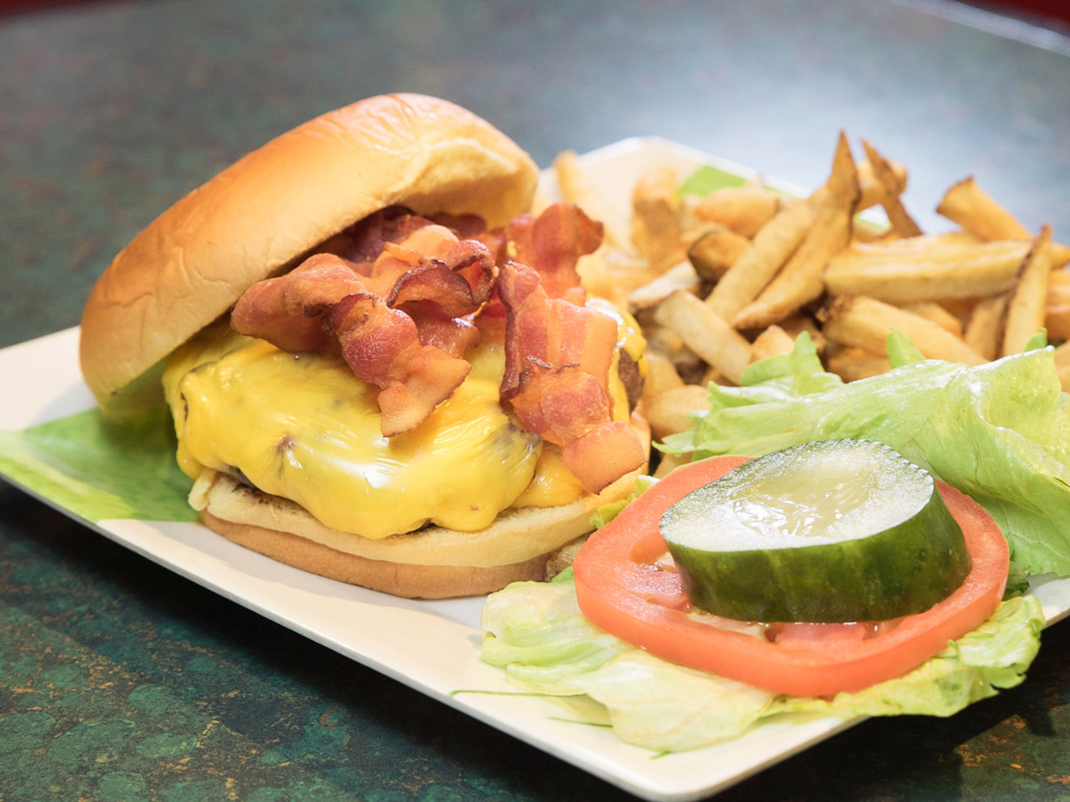 Order Bacon Cheeseburger food online from Jimmy Ryan's Bronx Bar & Grill store, Bronx on bringmethat.com