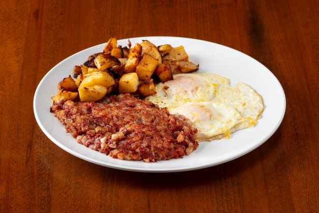 Order Vic's Corned Beef Hash food online from Off Street Cafe store, Cerritos on bringmethat.com