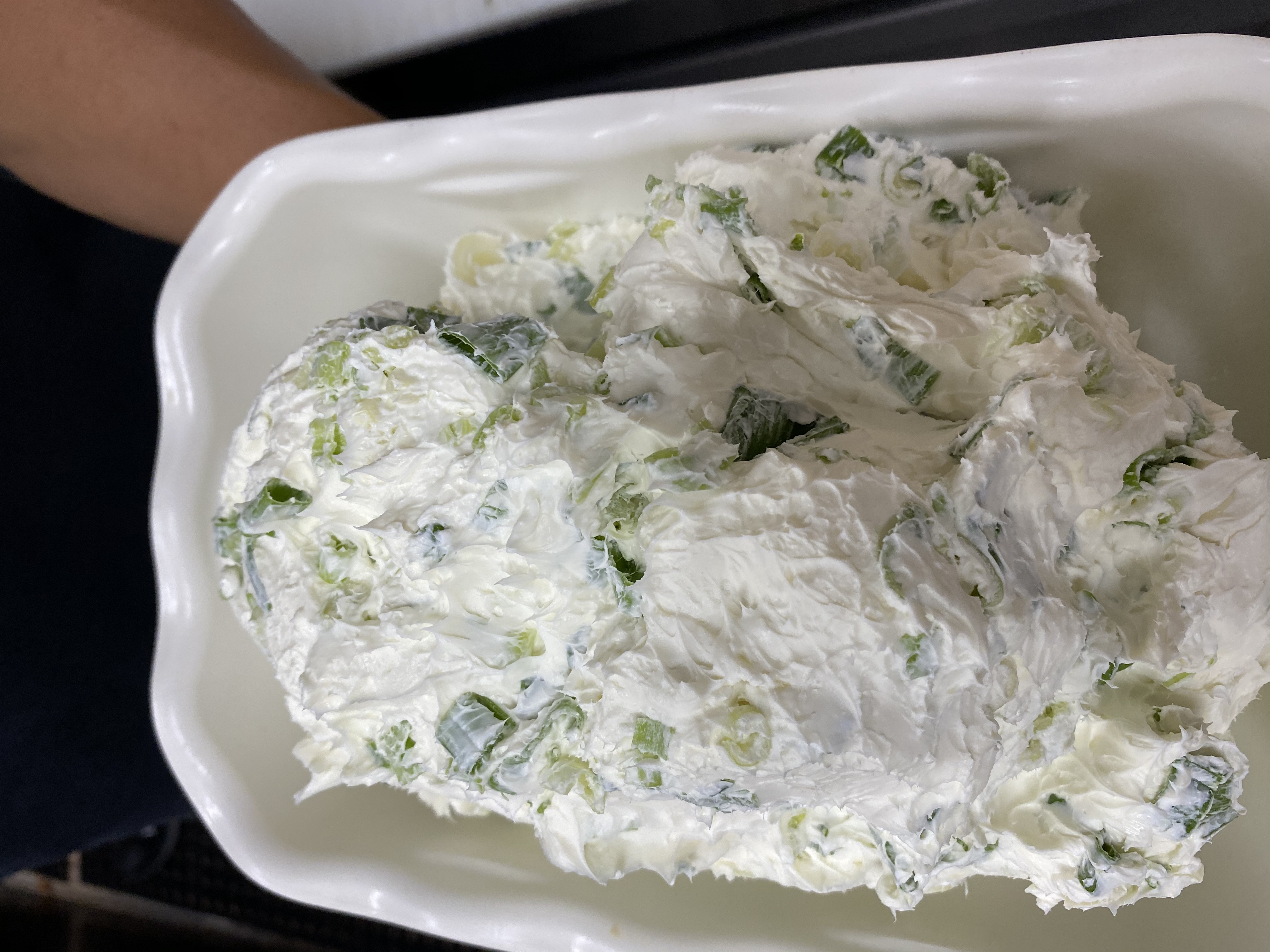 Order Lite Scallion Cream Cheese food online from Max Bialystok & Company store, Long Beach on bringmethat.com