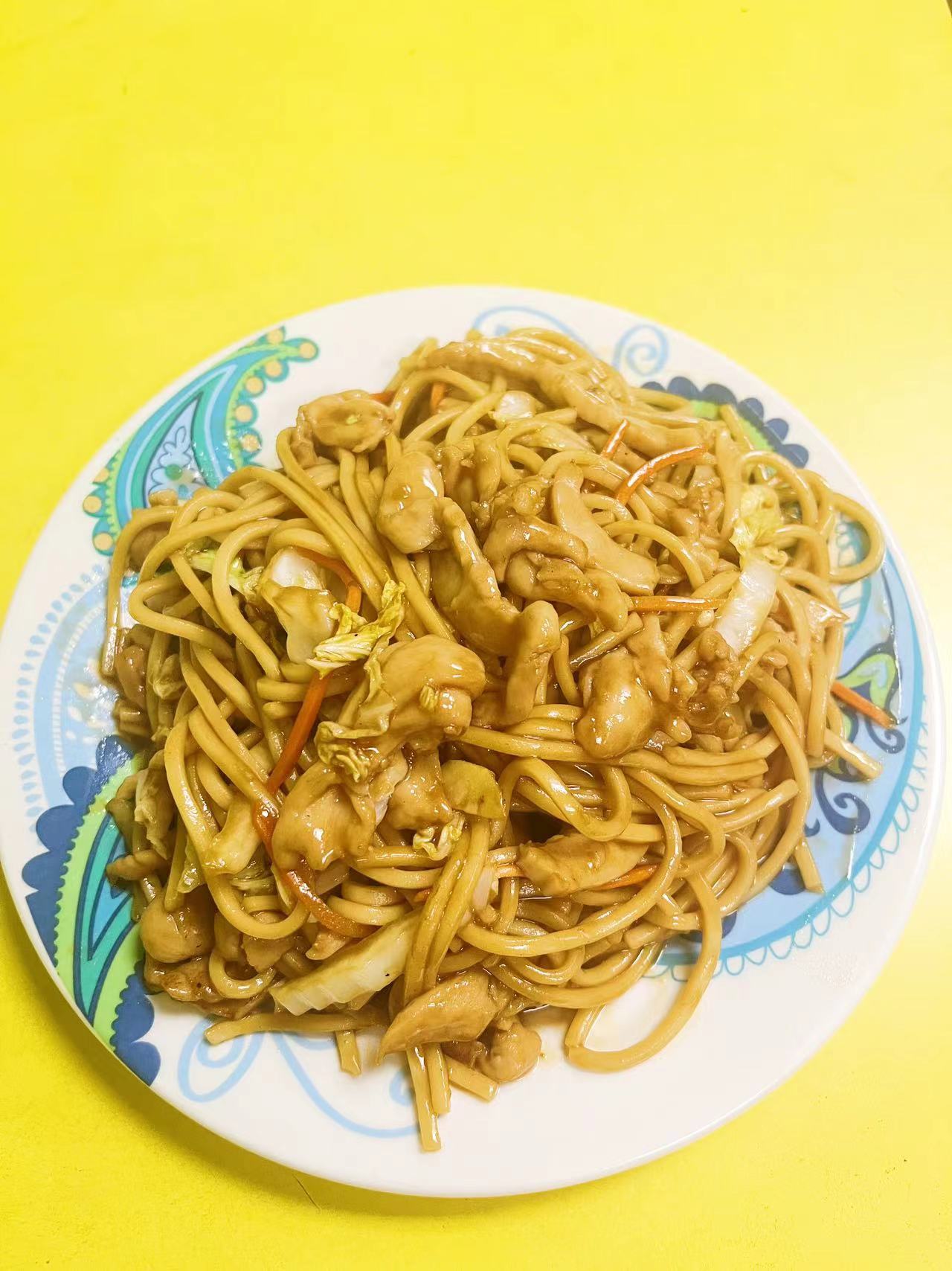 Order 39. Chicken Lo Mein food online from China Dragon store, Nashville on bringmethat.com