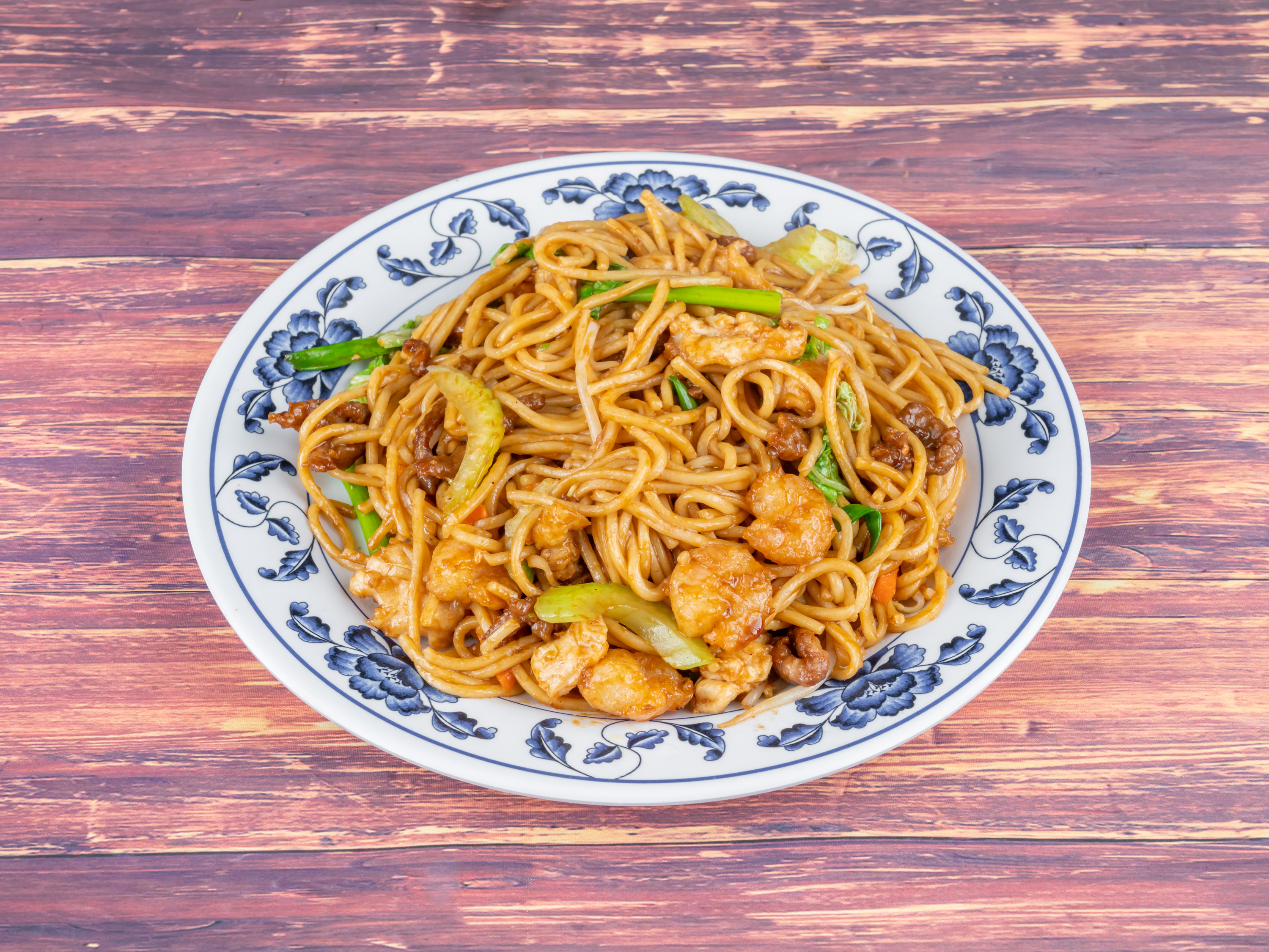Order Combination Lo Mein food online from Perla Chinese Kitchen store, Houston on bringmethat.com