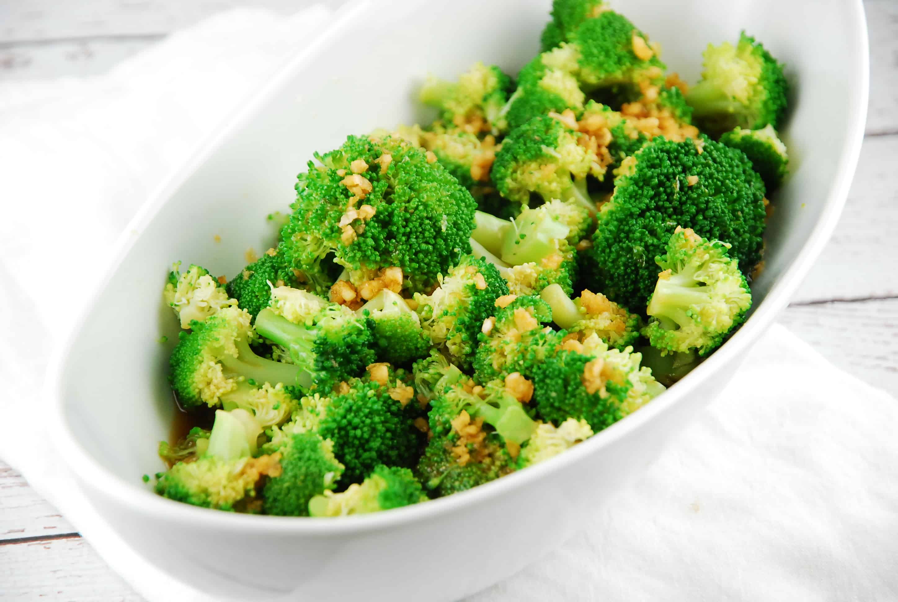 Order 28. Garlic Broccoli food online from Thai Lemongrass & Sakura Sushi store, New York on bringmethat.com
