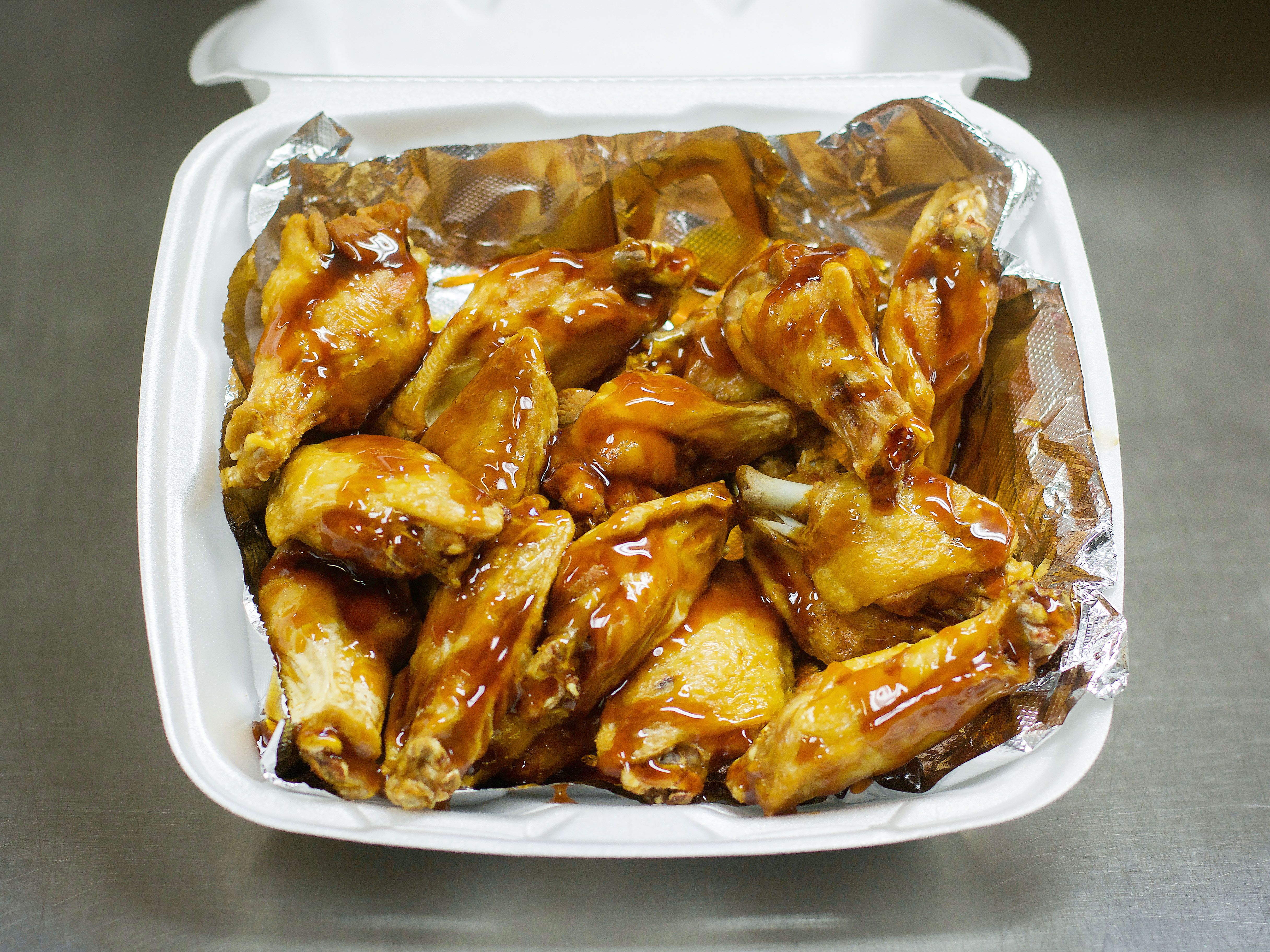 Order Regular Wings food online from Georgio's Oven Fresh Pizza Co. store, Norton on bringmethat.com