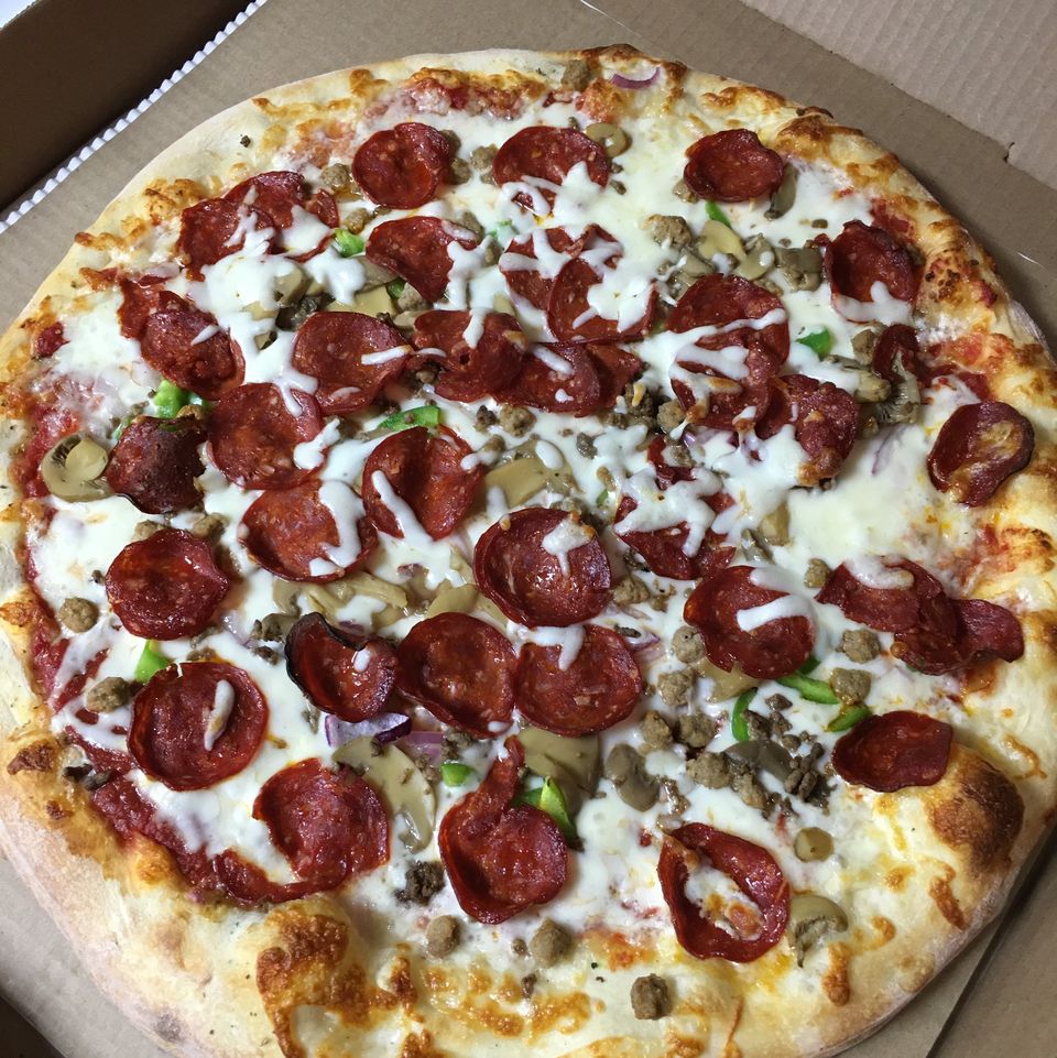 Order Classic Pepperoni Pizza food online from Omar Pizza & Mediterranean Grill store, Fairview Park on bringmethat.com