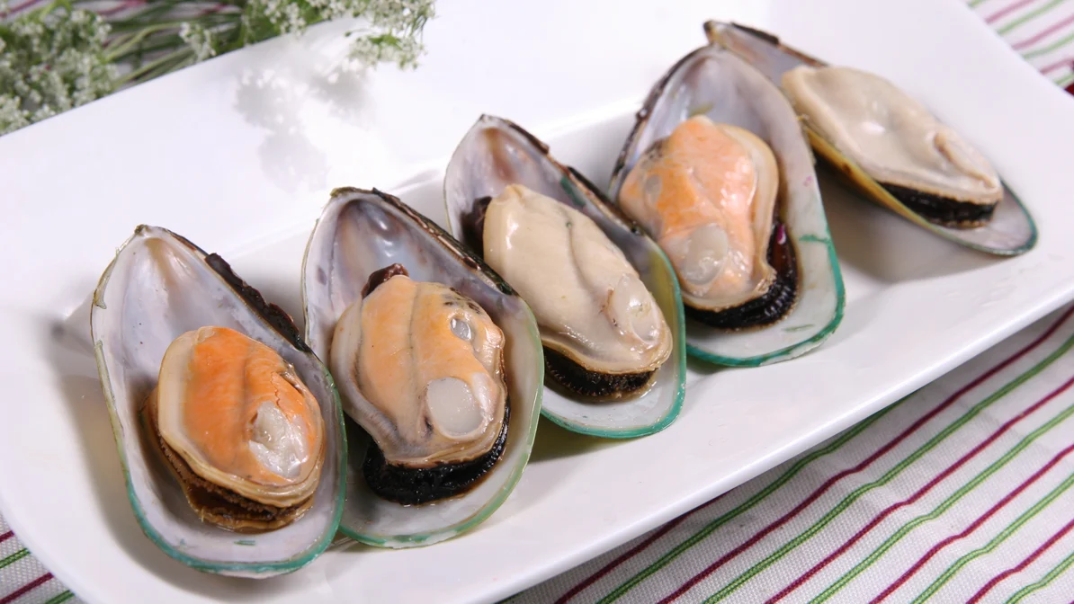 Order Green Mussel 1/2 lb. food online from Red Crab Juicy Seafood store, Cleveland on bringmethat.com