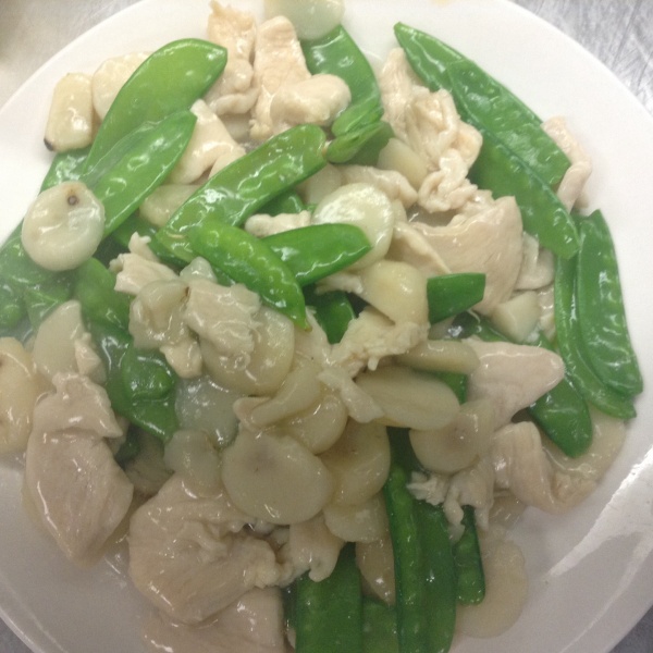 Order 11. Chicken with Snow Peas（雪豆鸡） food online from Full House Chinese Restaurant store, San Antonio on bringmethat.com