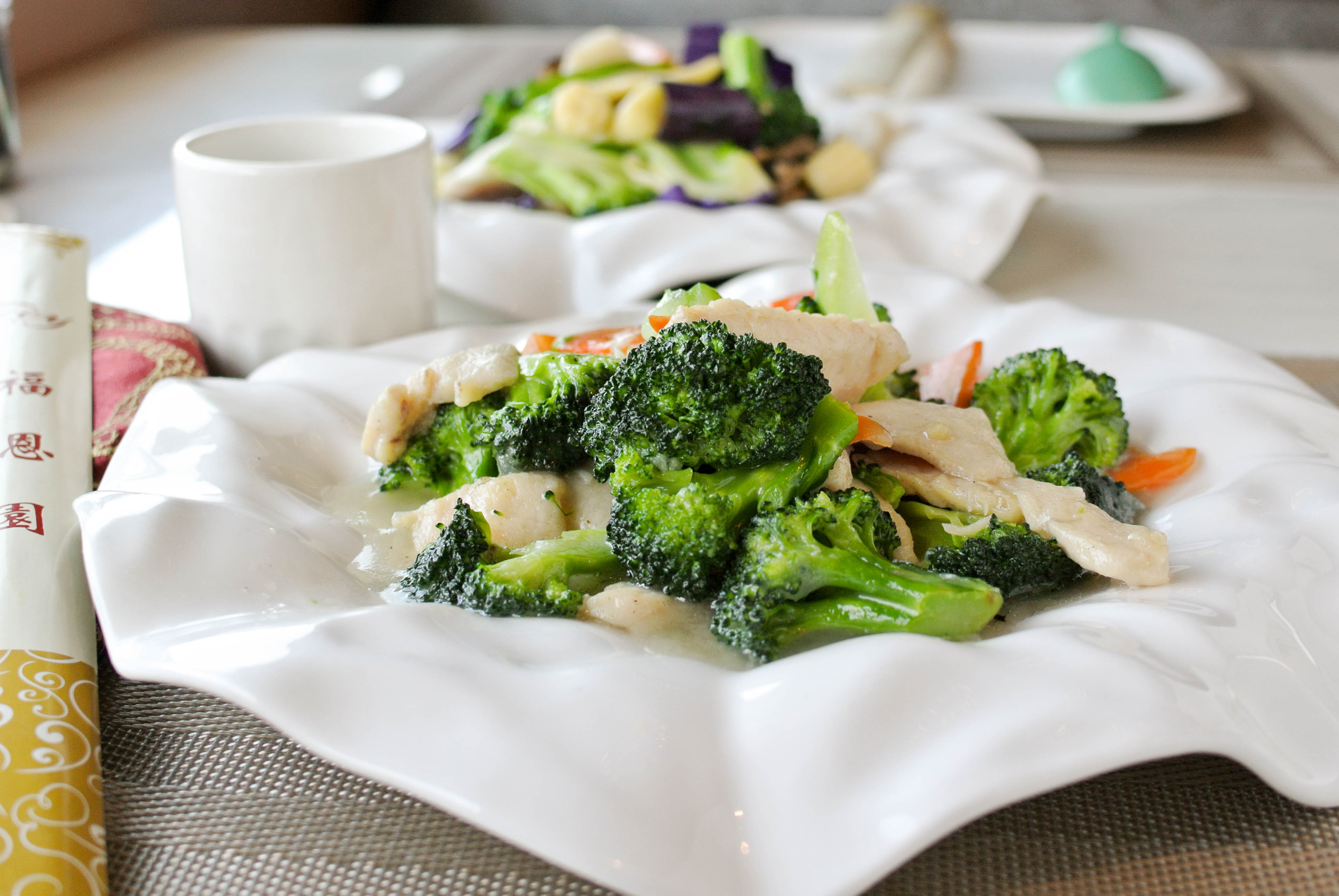 Order Broccoli Chicken 芥蘭雞 food online from Fey Restaurant store, Menlo Park on bringmethat.com
