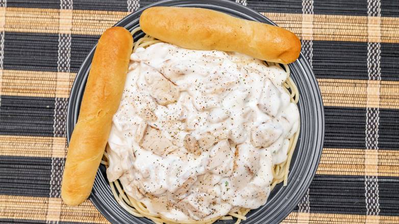 Order Pasta Alfredo with Chicken food online from Neighborhood Pizza Cafe store, Springfield on bringmethat.com