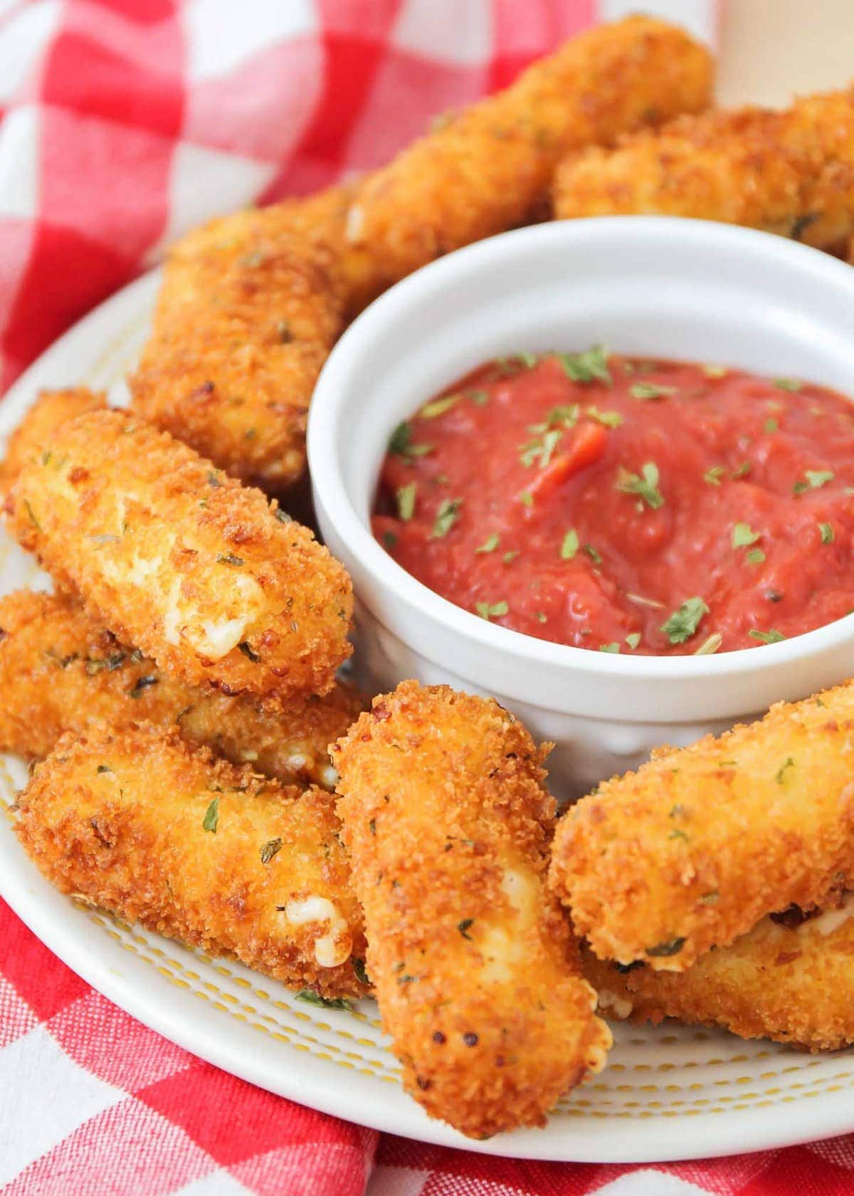 Order Mozzarella Sticks food online from Tommy's Deli store, White Plains on bringmethat.com