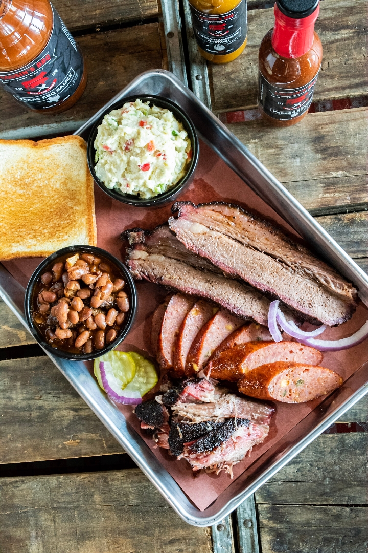 Order 3 Meat Plate food online from Cousin Barbq store, Crowley on bringmethat.com