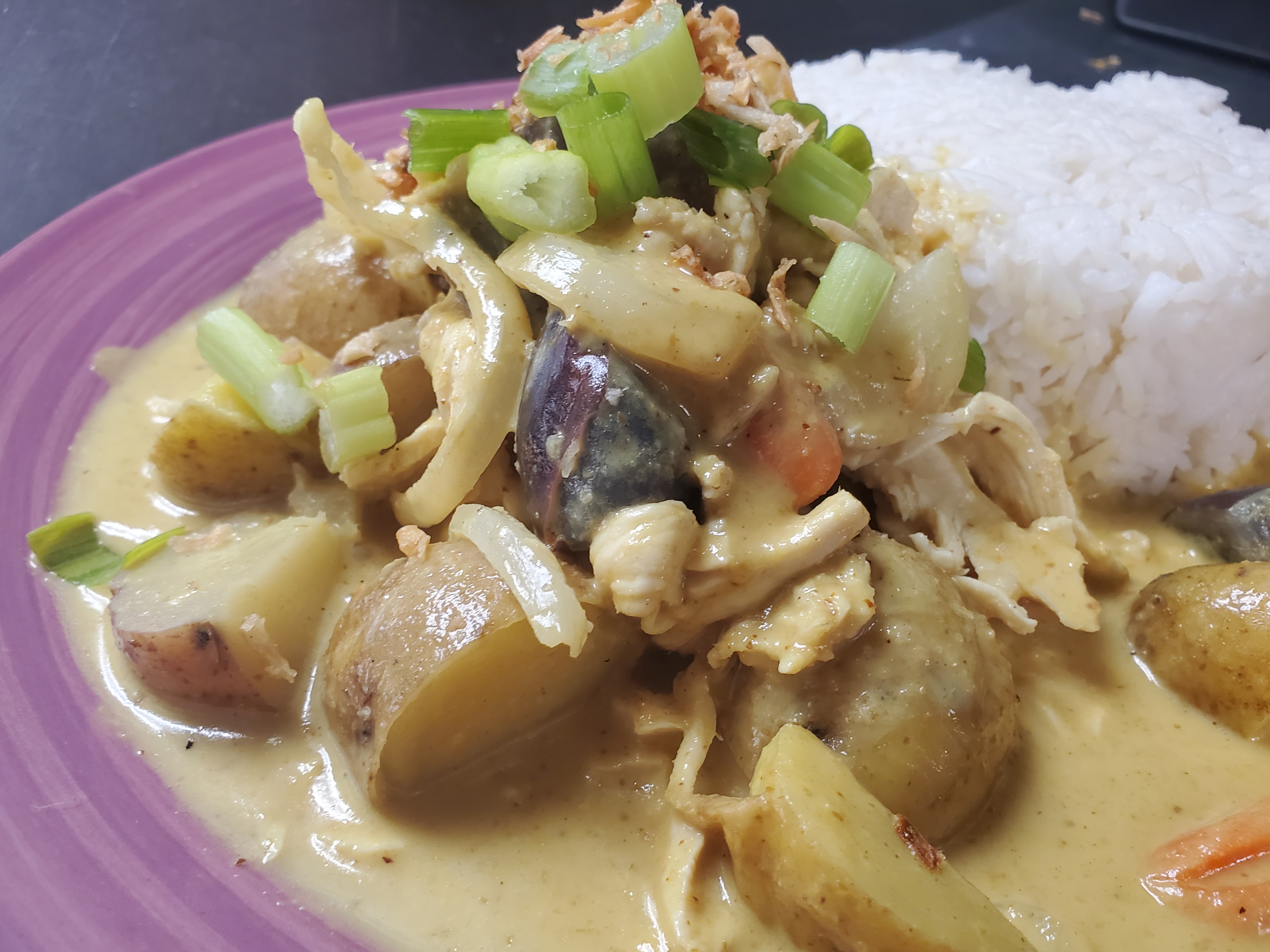 Order Yellow Curry food online from Poompui Thai Food store, Portland on bringmethat.com