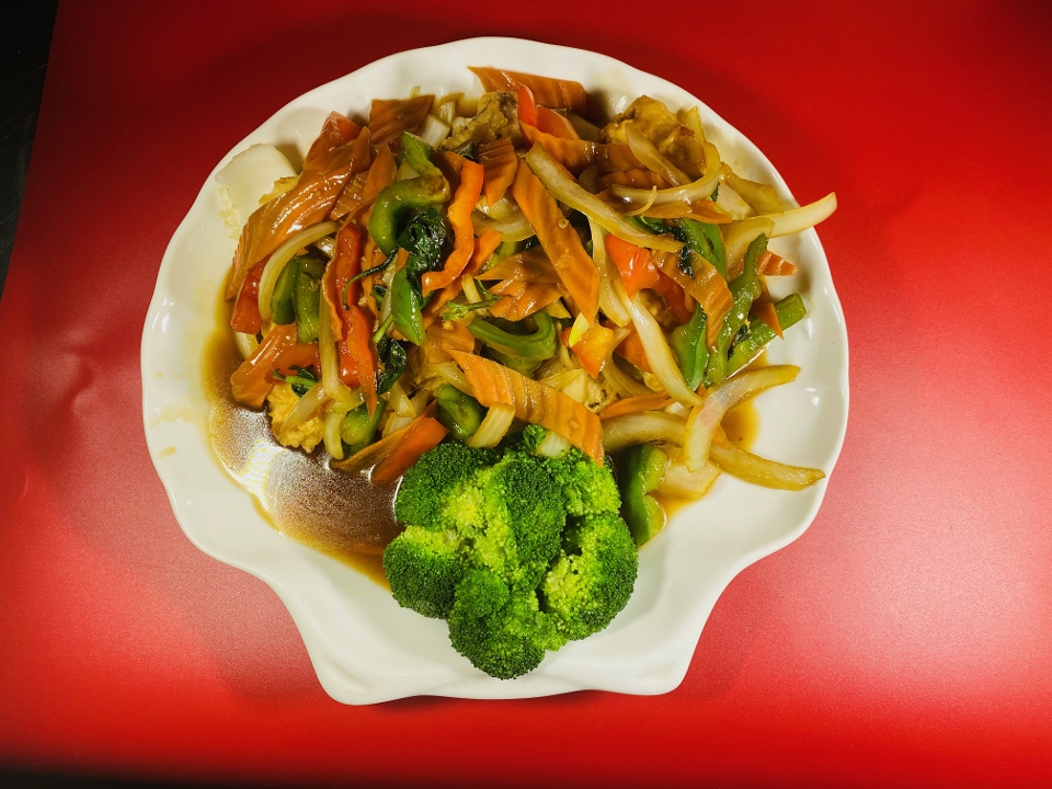 Order DS1. Duck Basil (Dinner) (3PD) food online from Chaang Thai Restaurant store, Morgantown on bringmethat.com