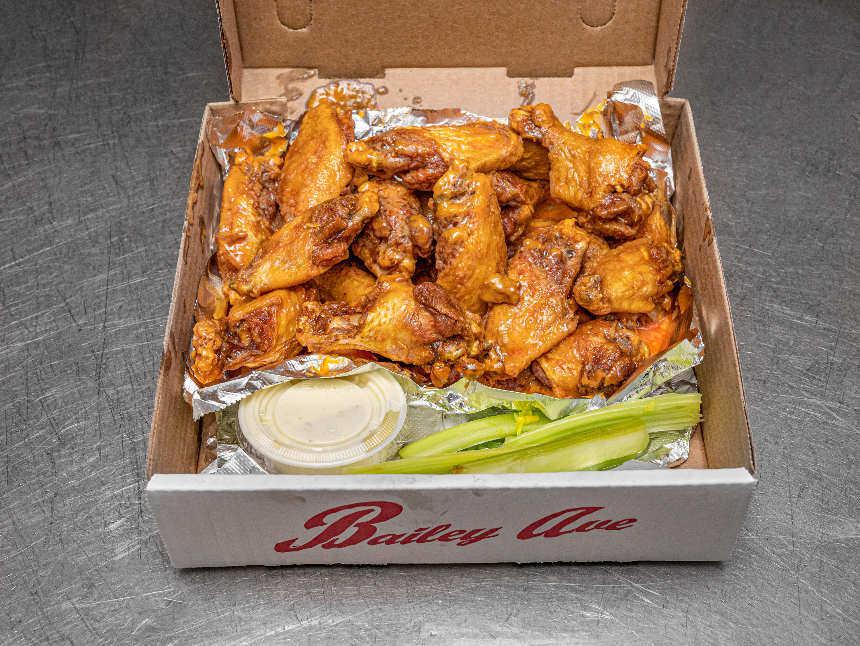 Order Regular Chicken Wings food online from Bailey Avenue Pizza store, Buffalo on bringmethat.com