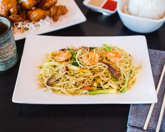 Order Singapore Rice Noodle food online from Moon China Bistro store, Chandler on bringmethat.com