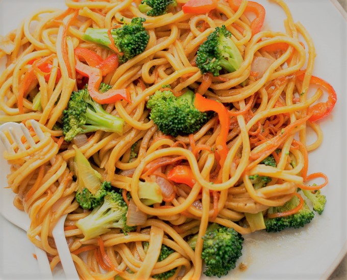 Order W8. Vegetarian Lo Mein Noodles food online from Pho Saigon Express store, Escondido on bringmethat.com