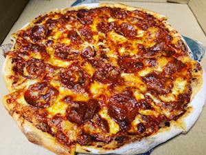 Order Con Pepperoni Pizza food online from Cueva Bar store, San Diego on bringmethat.com