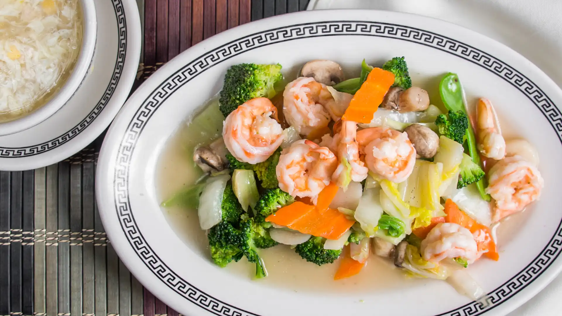 Order Steamed Shrimp with Vegetables food online from Hunan Star Chinese Restaurant store, Manassas Park on bringmethat.com