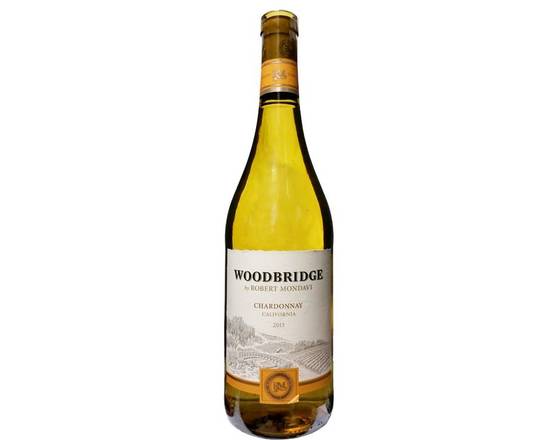 Order Woodbridge Chardonnay, 1.5L white wine (13.5% ABV) food online from Babaro Liquor Store store, Peabody on bringmethat.com