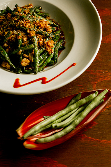 Order Garlic Green Bean food online from Yes Siam Thai Cafe And Bar store, Seattle on bringmethat.com