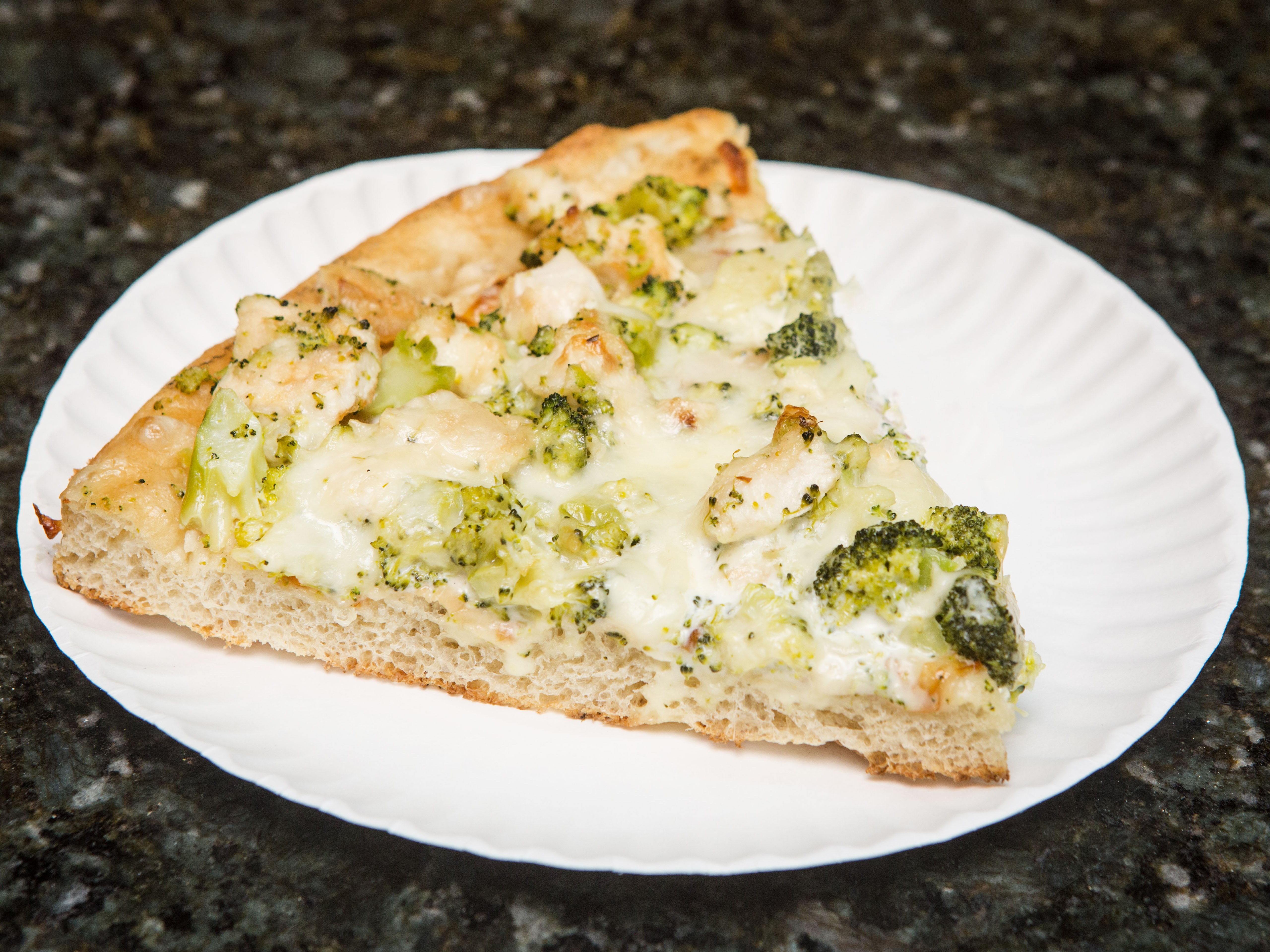 Order 16" Chicken and Broccoli Pan Pizza food online from Bari's Pizza store, Brooklyn on bringmethat.com