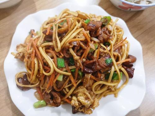 Order Beef Lo Mein food online from Spice Workshop store, Centereach on bringmethat.com