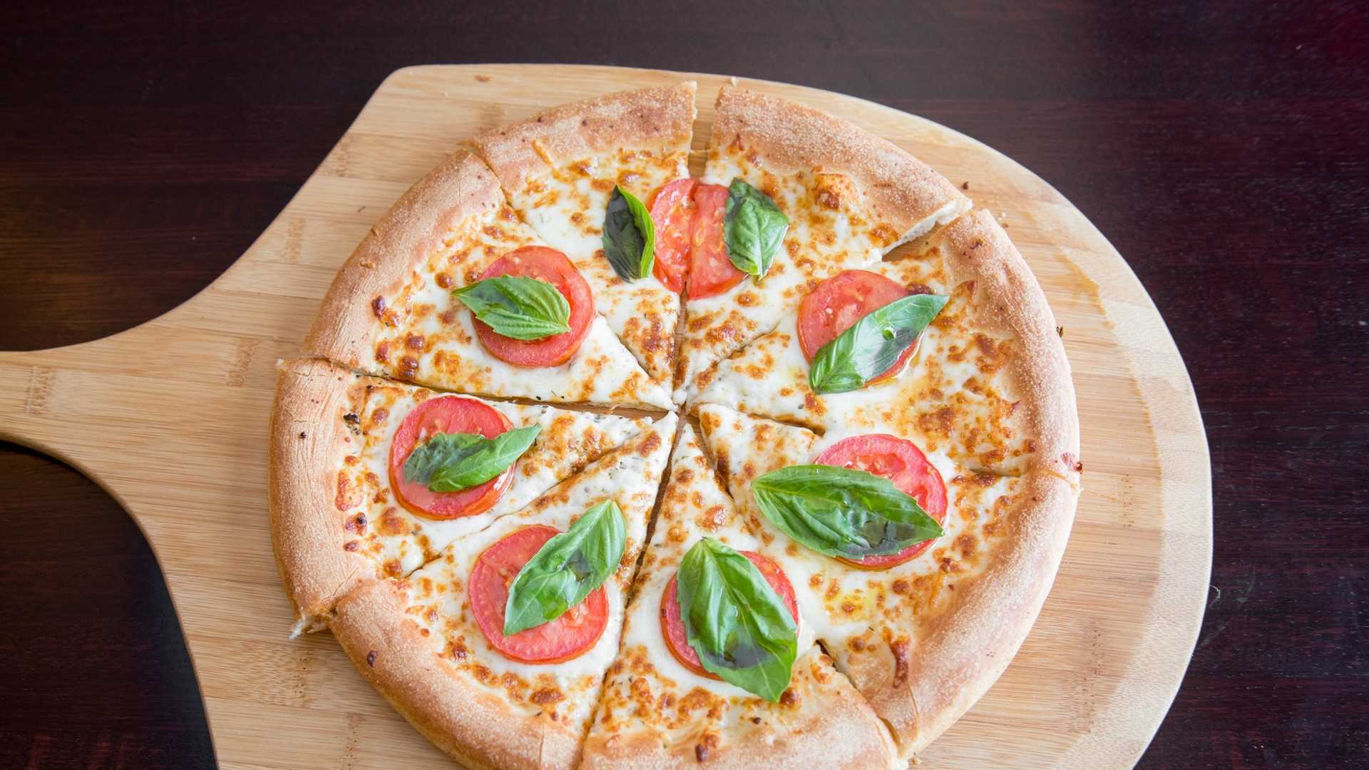 Order Margherita Pizza food online from Soprano's Pizza & Pasta store, Seattle on bringmethat.com
