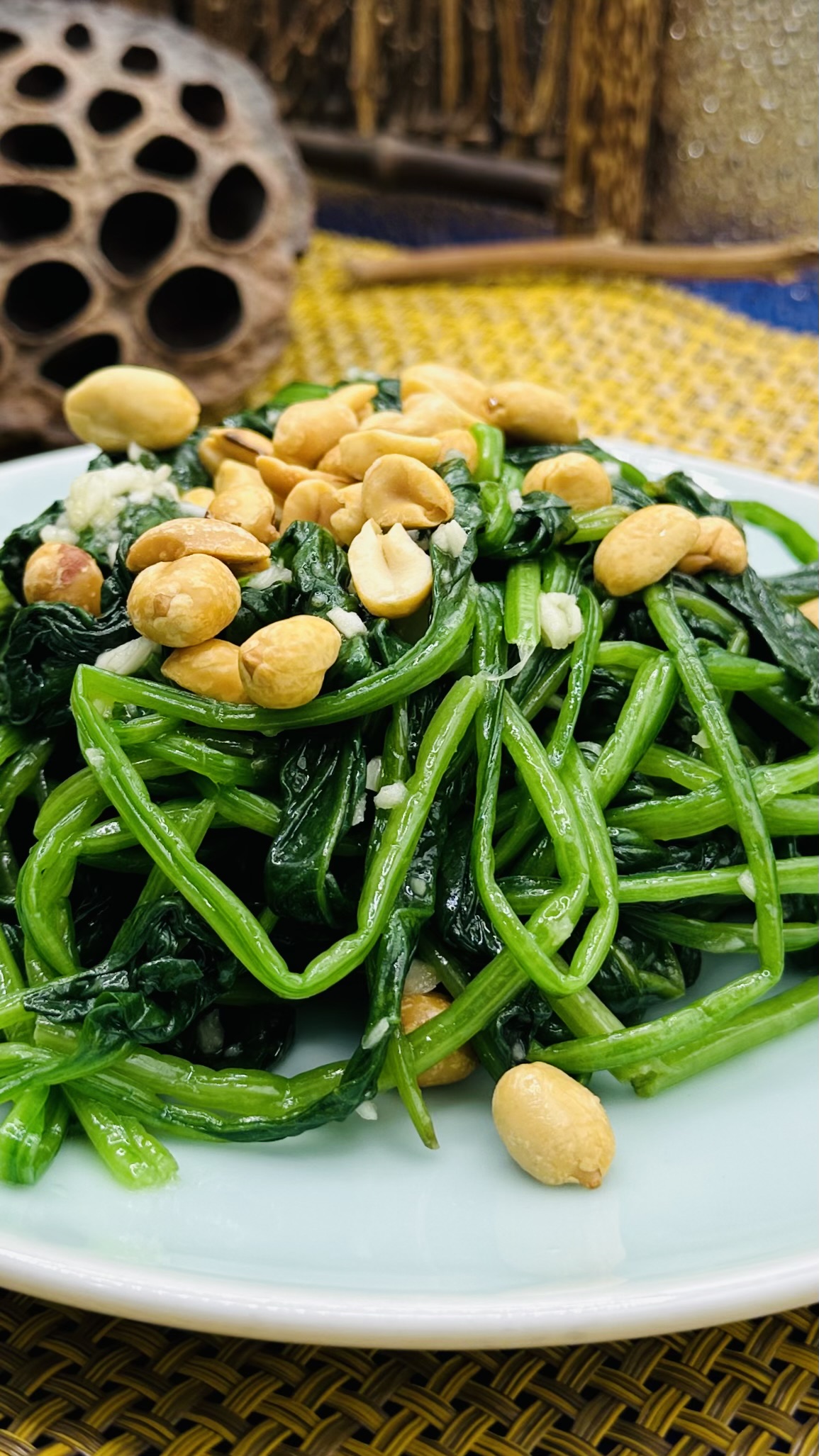 Order Spinach Salad with Peanut 凉拌菠菜 food online from Beijing Noodle House store, Irvine on bringmethat.com