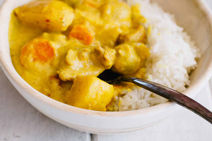 Order Yellow Curry food online from Thai 2 Go store, Bend on bringmethat.com