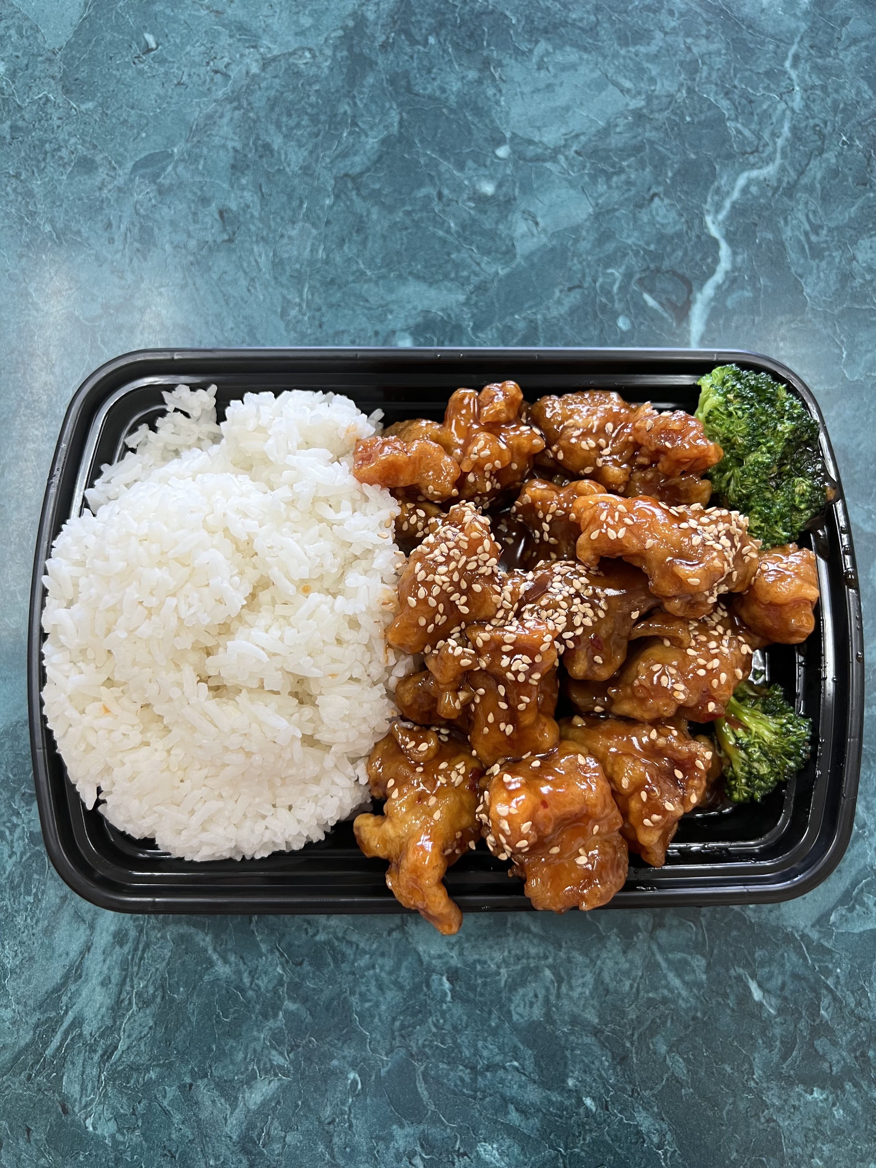 Order C18. Sesame Chicken Combo Plate food online from Golden China Express store, Worthington on bringmethat.com