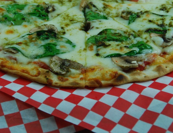 Order Spinach Pizza food online from Mr. Juice store, Woodland Hills on bringmethat.com