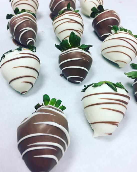 Order Chocolate covered strawberries (3PD) food online from Flavor Juicery store, Alpharetta on bringmethat.com