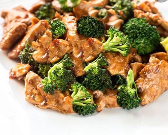 Order Broccoli with Chicken (qt) food online from Wu's Garden store, Upper Leacock on bringmethat.com