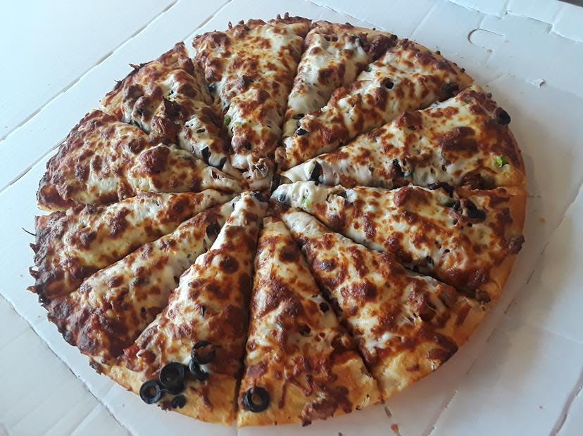 Order Classic Combo Pizza - Medium 12'' food online from Pizzas by Marchelloni store, Pontiac on bringmethat.com