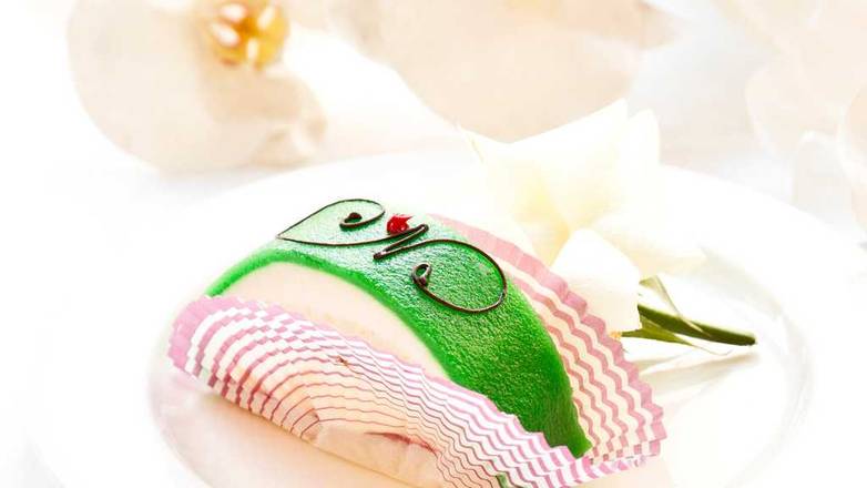 Order Princess Cake food online from Bijan Bakery & Cafe store, San Jose on bringmethat.com