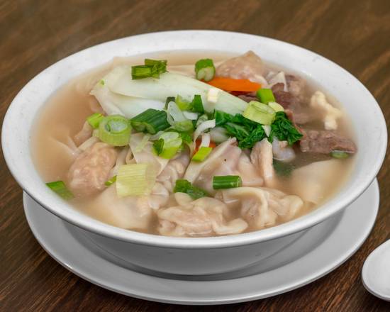 Order House Special Wonton Soup (招牌云吞汤) food online from Chens Garden store, Berkeley on bringmethat.com