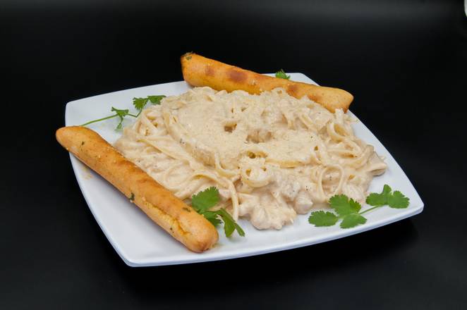 Order Chicken Alfredo Pasta food online from Lalis Pizza store, Lynwood on bringmethat.com