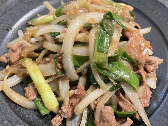 Order Beef with Green Onion 葱爆牛肉 food online from Jun Dynasty Chinese Restaurant store, Tucson on bringmethat.com