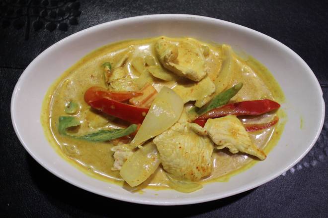 Order Yellow curry food online from Amazing Thai store, Jacksonville on bringmethat.com